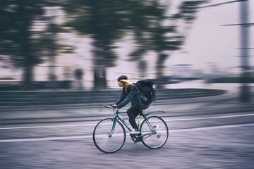 擦肩而过