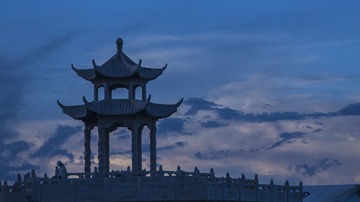 湖边小亭