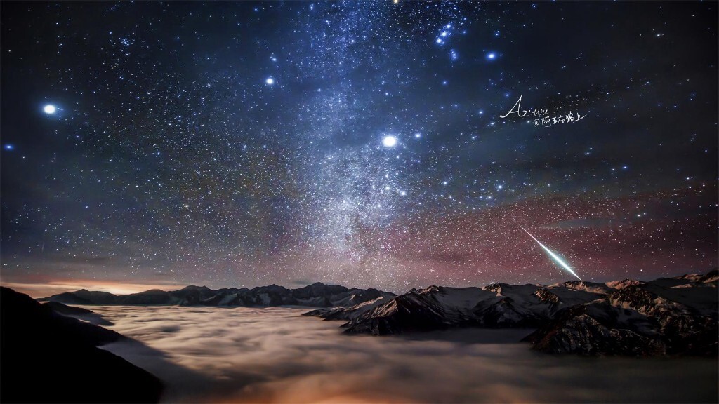 GeminiFireballs of 12.12.2014<br />
巴朗山熊猫王国之巅·阿坝州汶川县·四川<br />
Nikon D4<br />
F2.8 ISO800 30S