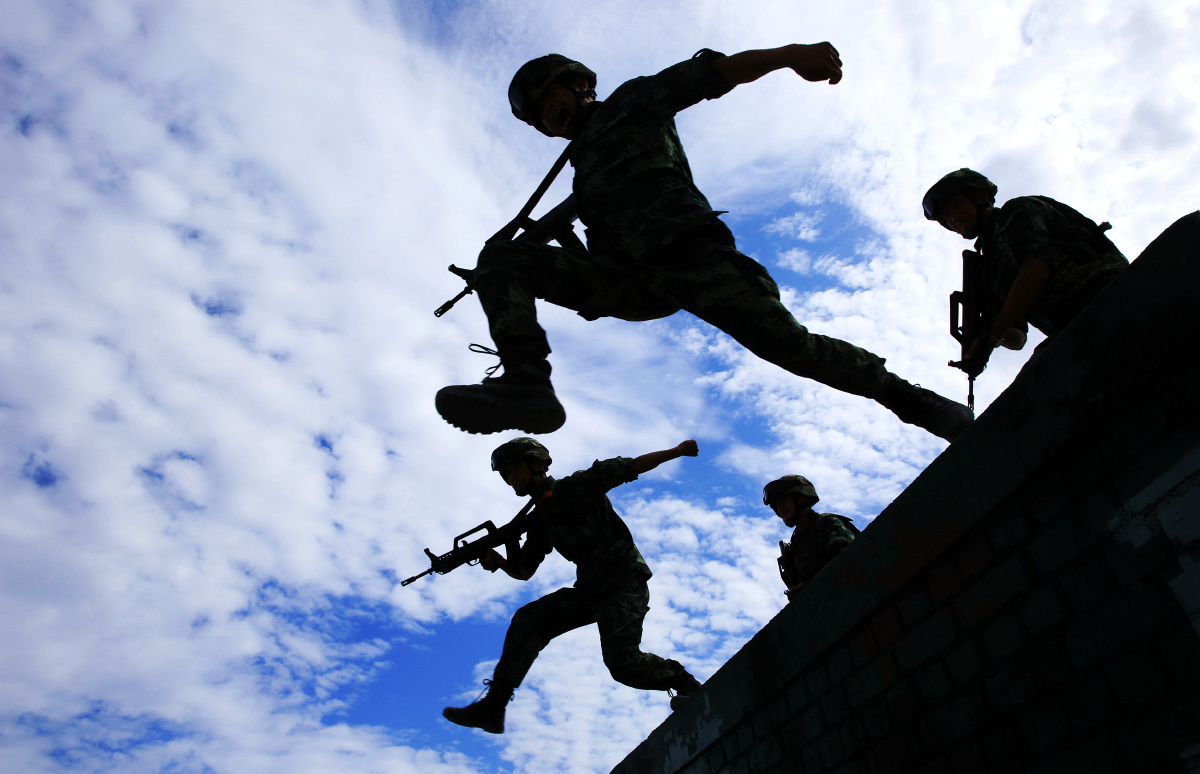 无坚不摧奔向新胜利迈入新世纪踏入新征程履行新使命