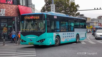 4597576