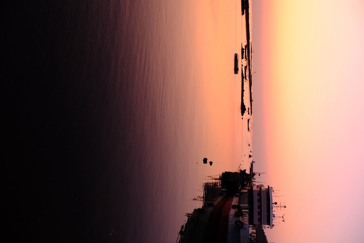 日落西山烟台芝罘岛海边美景