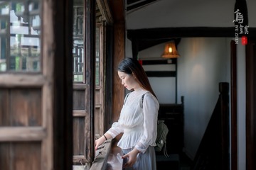 3302373