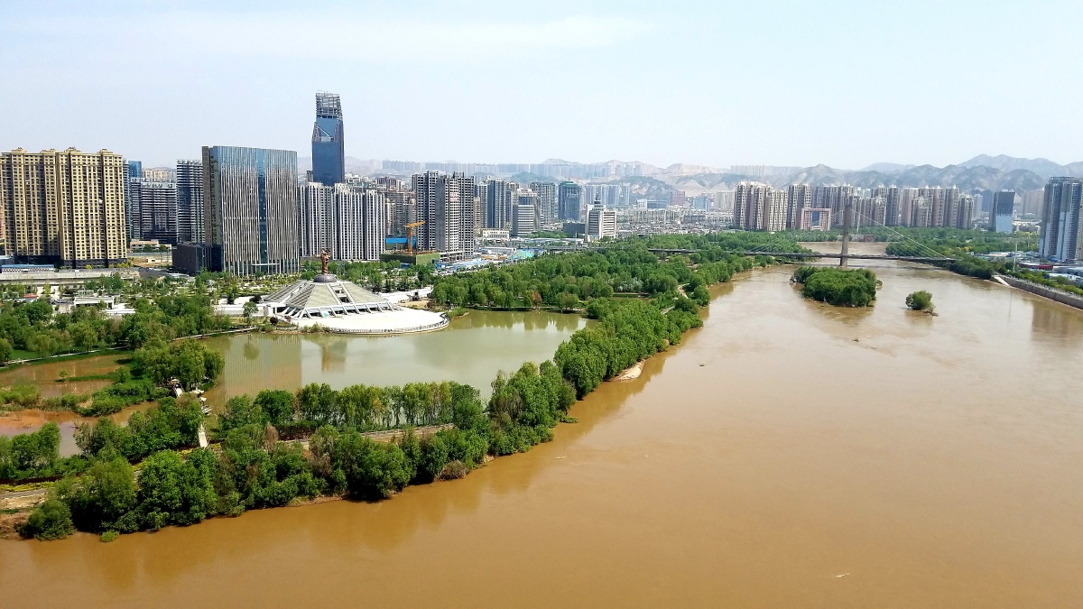 兰州黄河楼十六层俯瞰黄河