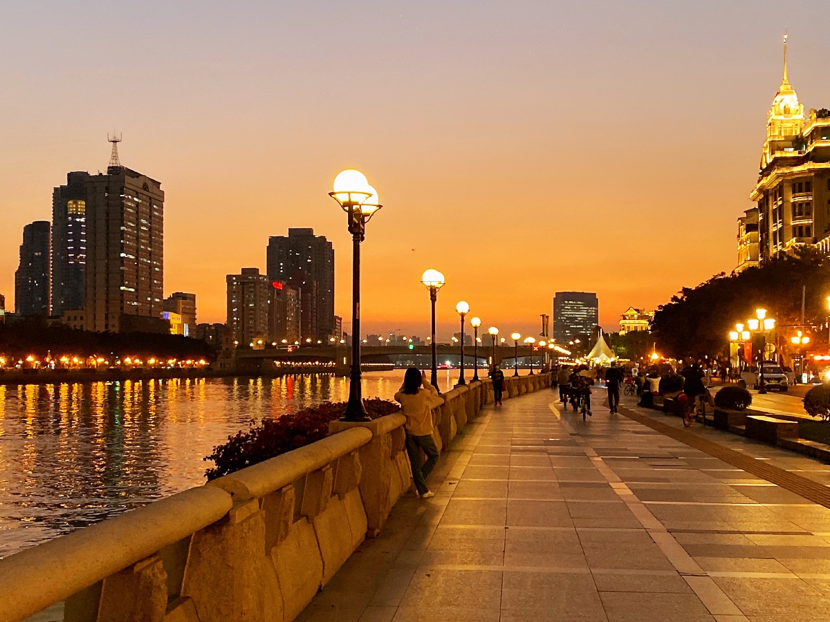 华灯初上夜广州