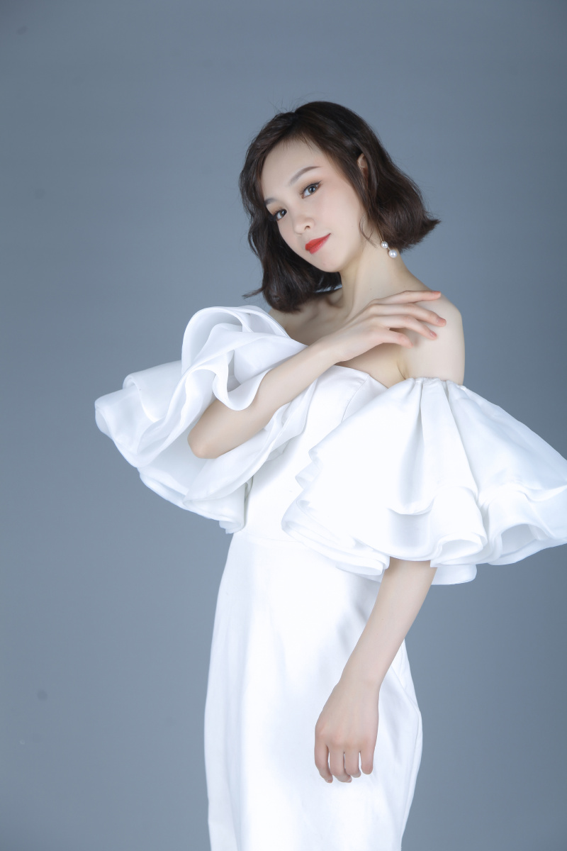 白色礼服