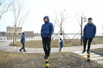 001