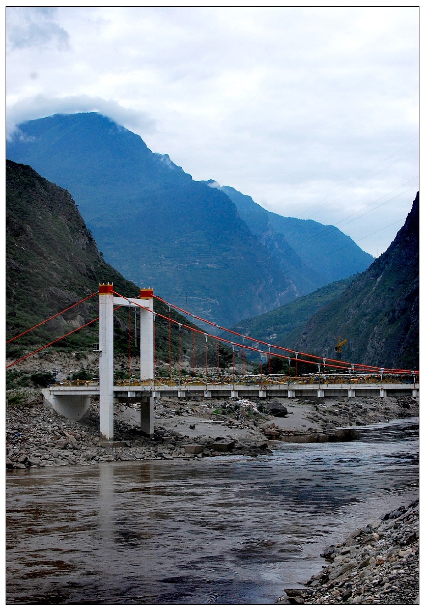 大渡河上的新桥