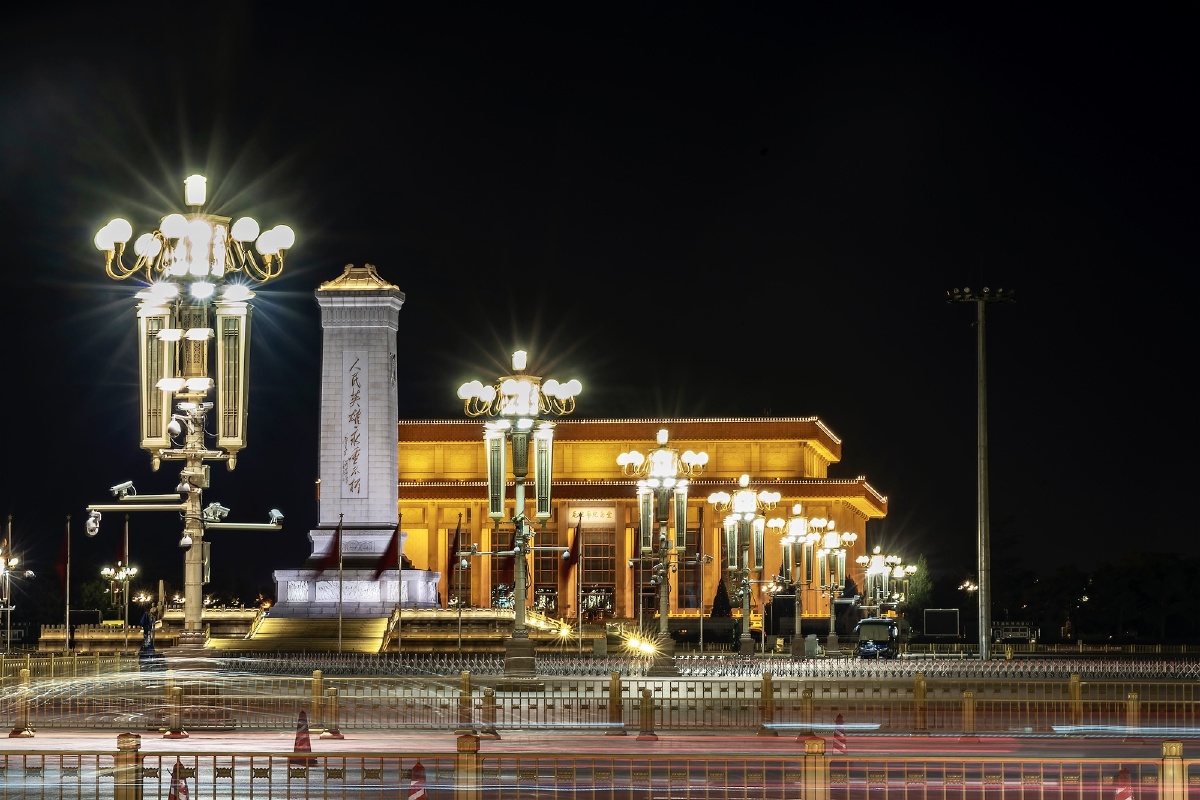 广场之夜华灯斑斓多彩