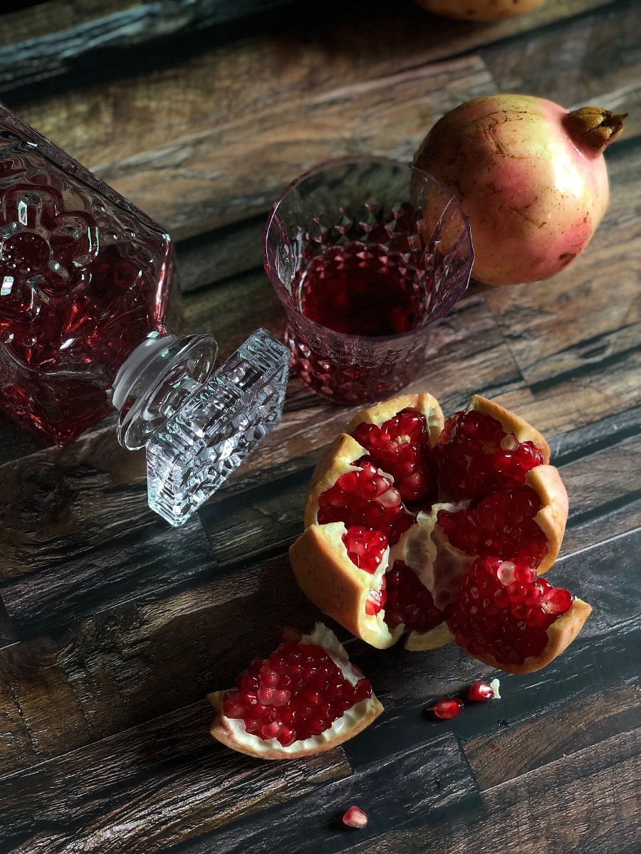 可以喝的雅诗兰黛临潼石榴静物摄影