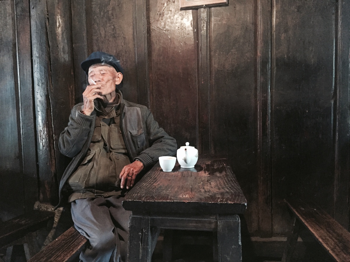 老茶馆老人