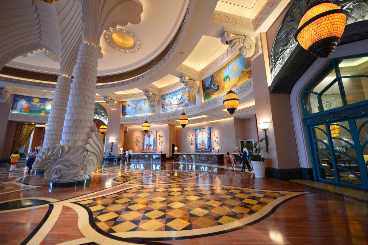 这是迪拜亚特兰第斯酒店的接待大厅,金碧辉煌.