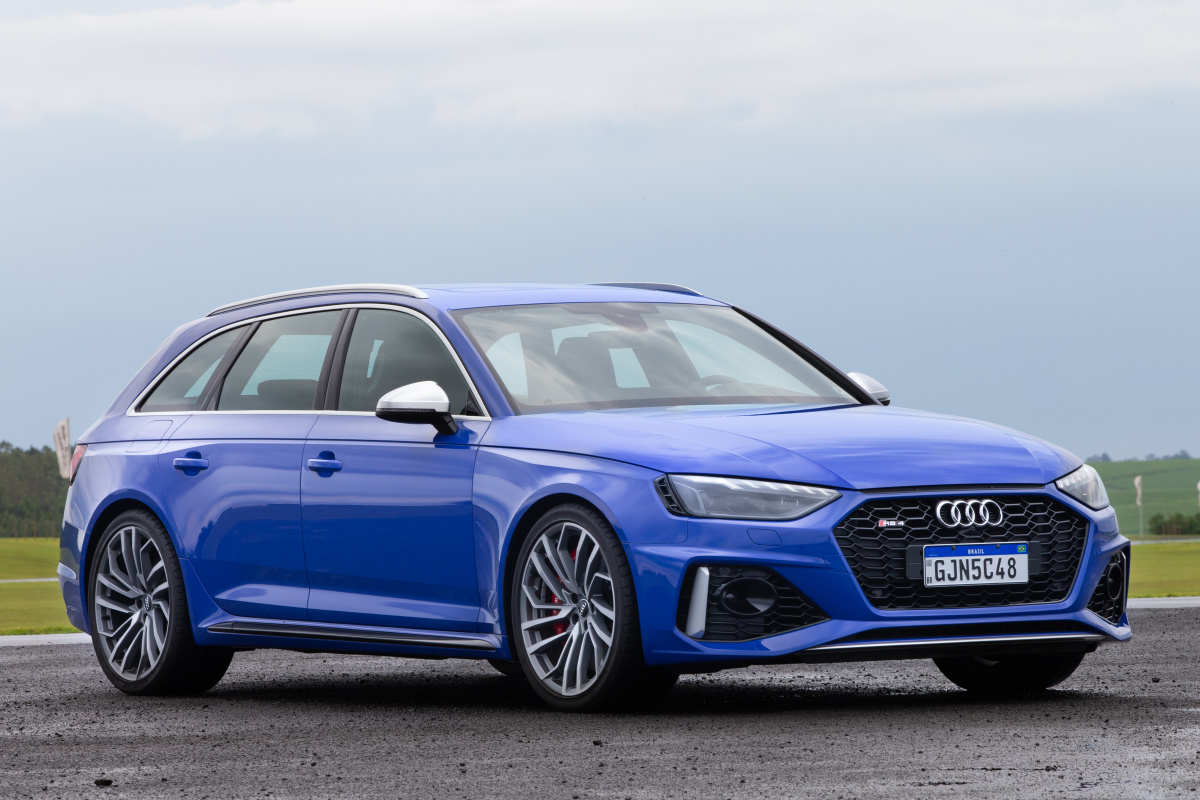 蓝色奥迪audirs4avant