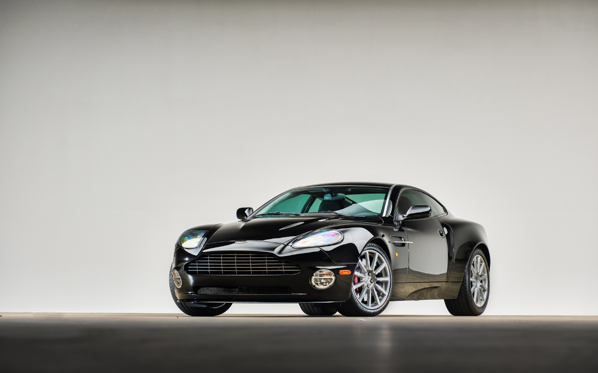 黑色阿斯顿马丁astonmartinv12vanquishs超跑