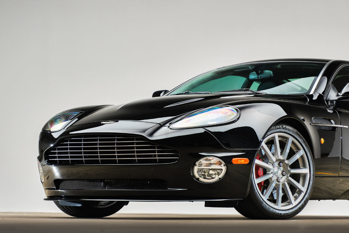 黑色阿斯顿马丁astonmartinv12vanquishs超跑