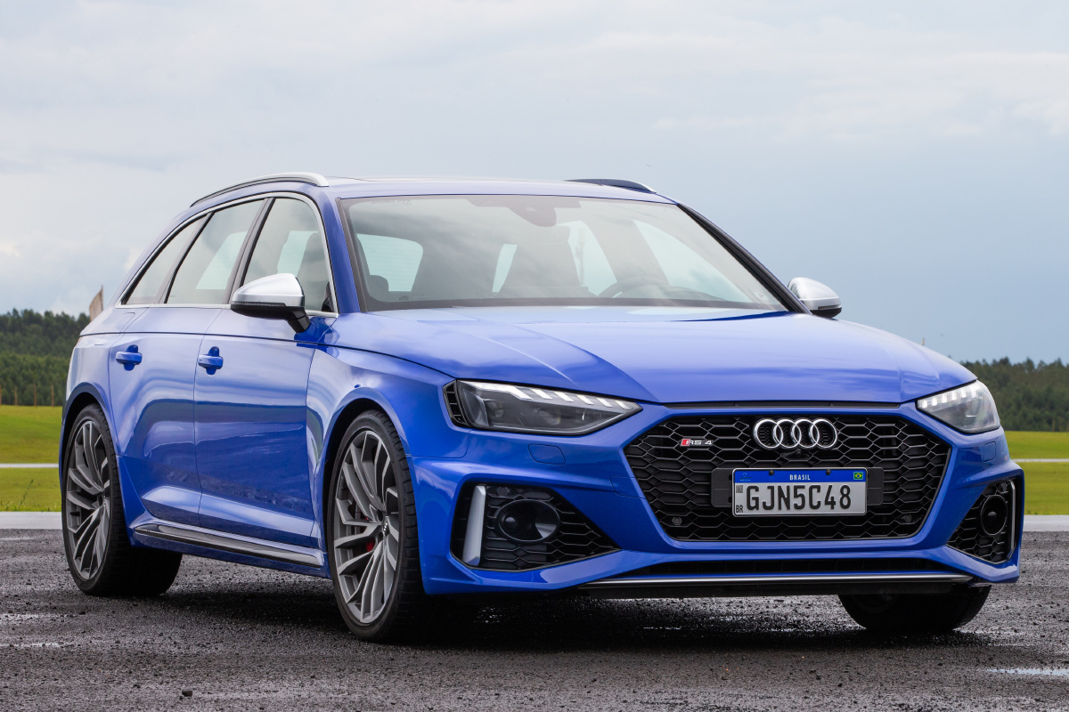 蓝色奥迪audirs4avant