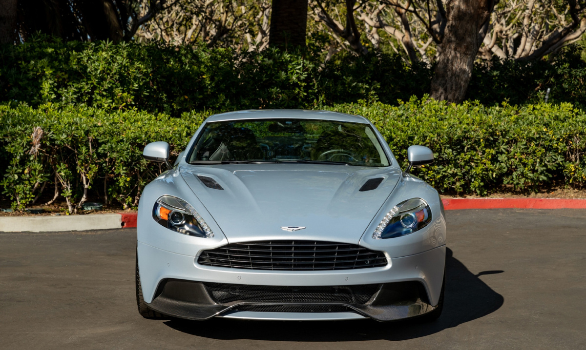 银色阿斯顿马丁超跑 aston martin vanquish - 先来一个轮 - 图虫