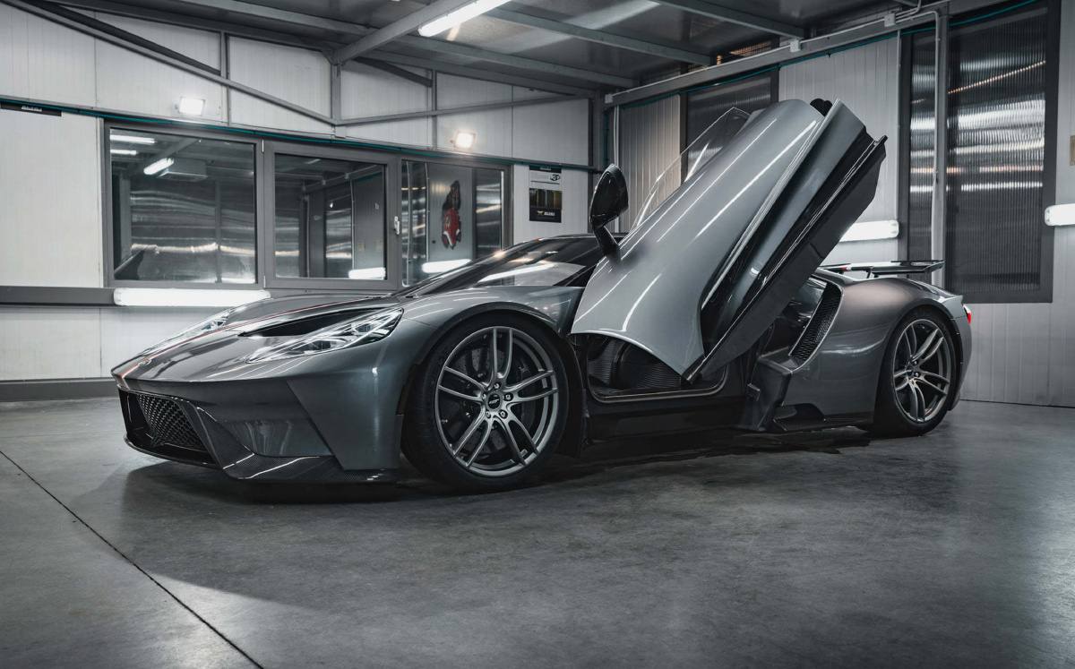 银灰色福特fordgt超跑