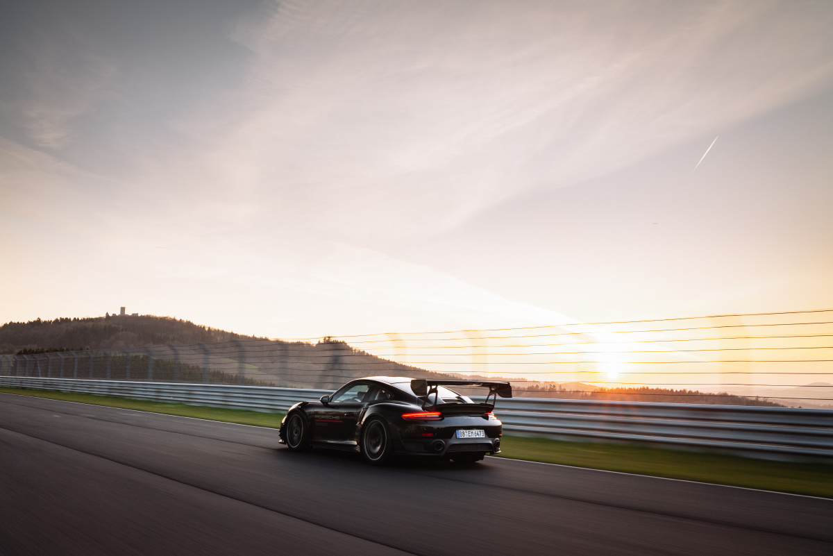 黑色保时捷porsche911gt2rs德国纽北赛道