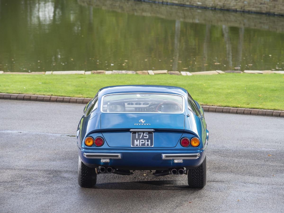 蓝色法拉利经典跑车ferrari365gtb4daytona