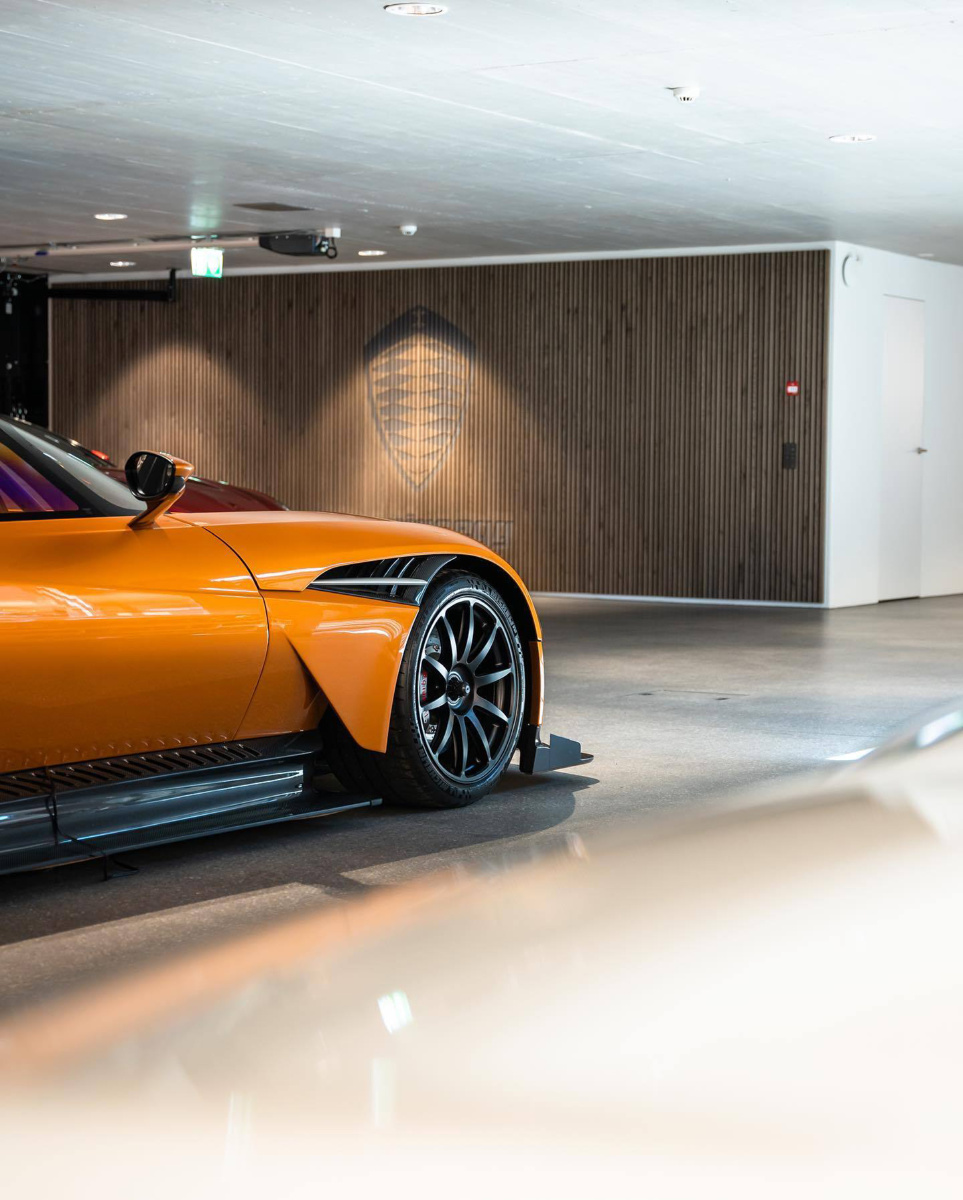 金色阿斯顿马丁aston martin vulcan超跑 - 先来一个轮 - 图虫