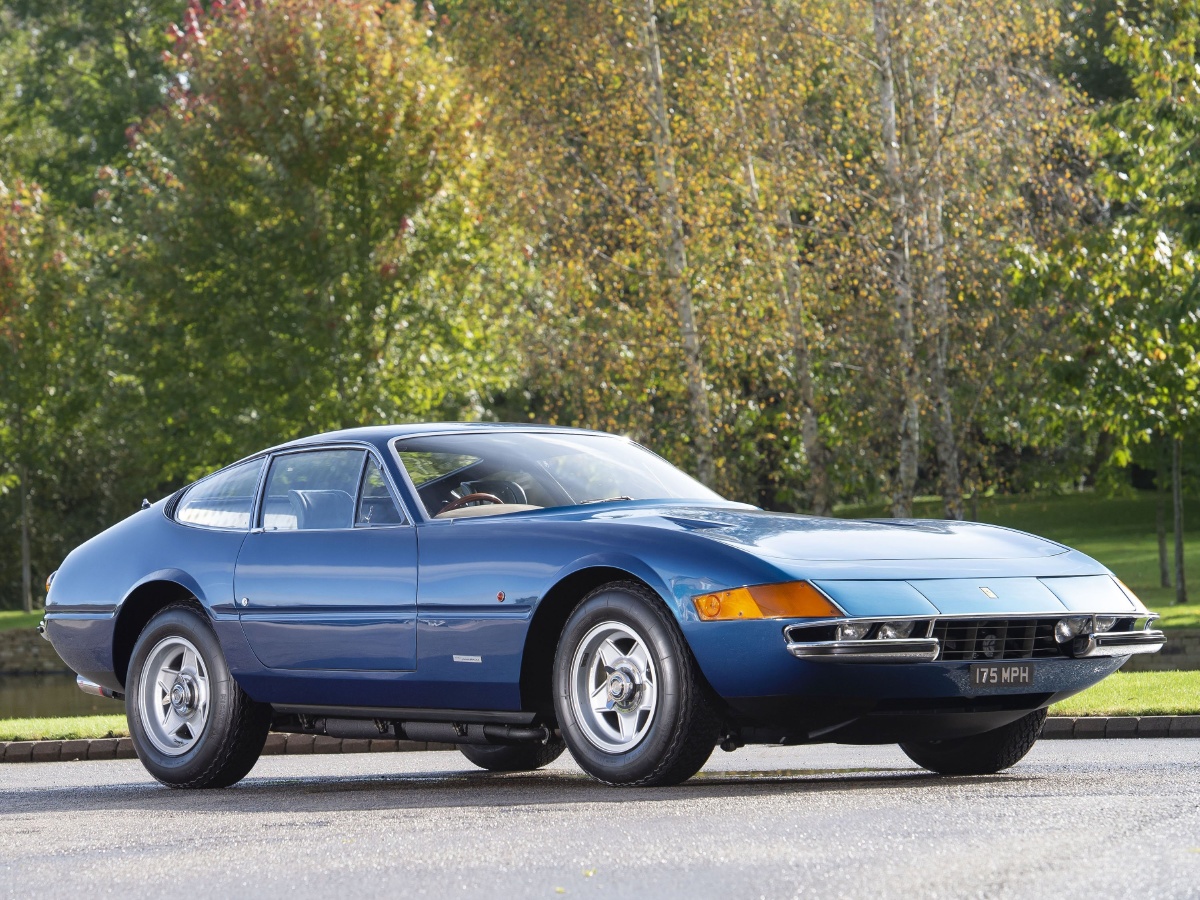 蓝色法拉利经典跑车ferrari365gtb4daytona