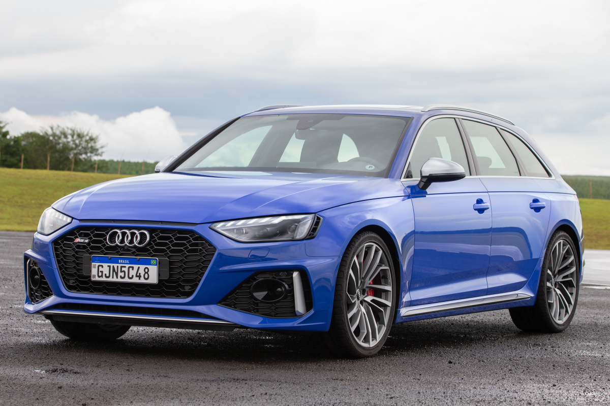 蓝色奥迪audirs4avant