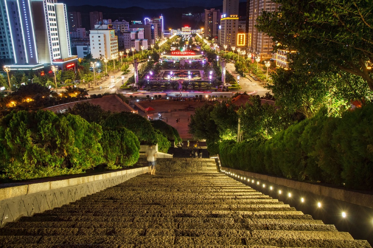 大理明珠广场灯火辉煌