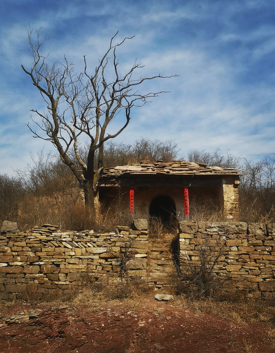 荒山野岭孤树独庙进香供果随时