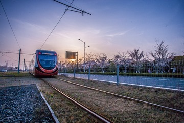 64135