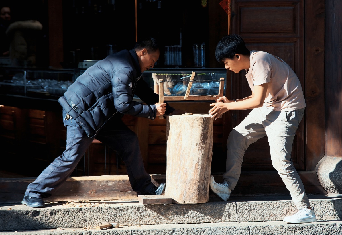 【拉锯扯锯,姥姥门口唱大戏……大家还记得这首儿时熟悉的童谣吗?】