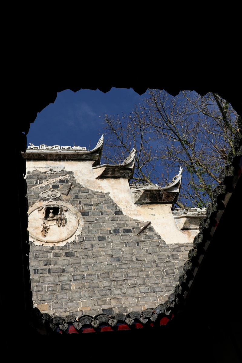 从天井里仰望61资中罗泉古镇