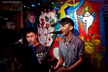 singer-3a.jpg