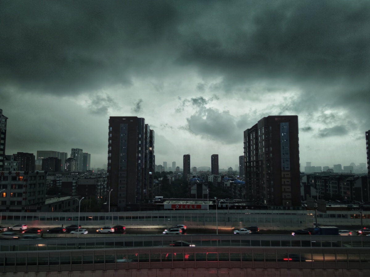 黑云压城城欲摧