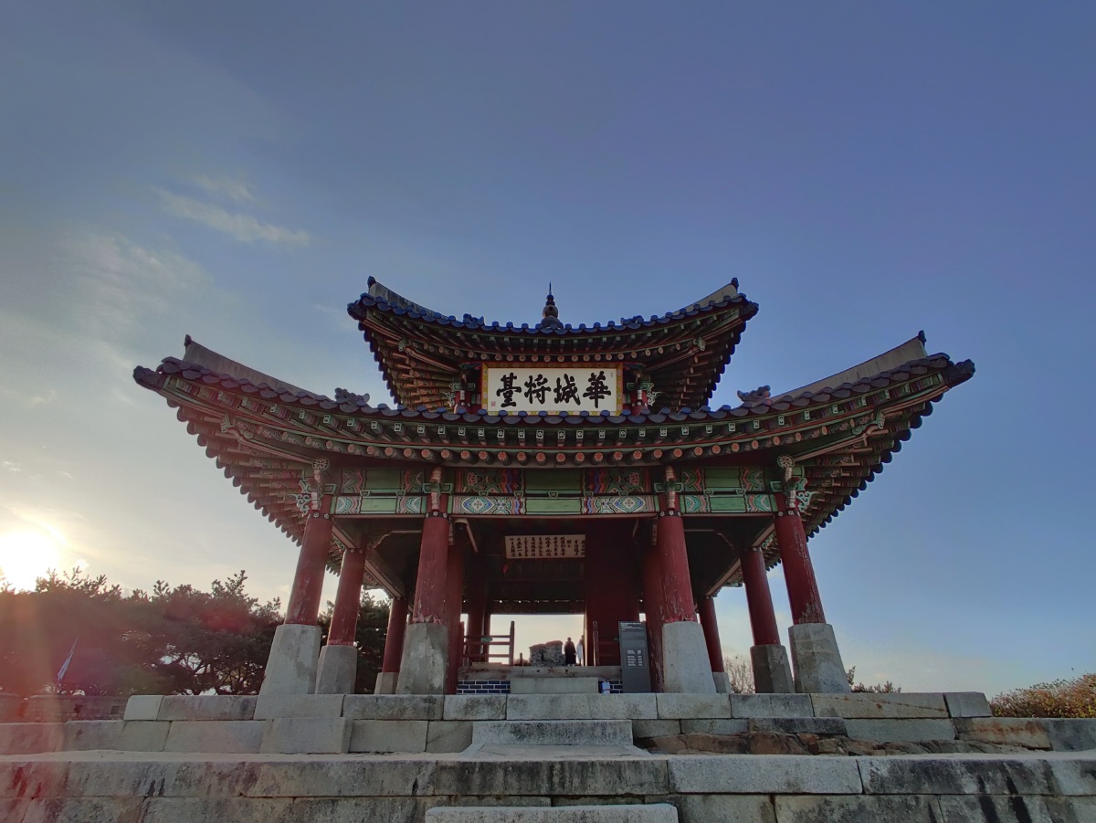 去年旧照韩国水原华城古迹沿着古城墙走了一圈居然有种亲切感