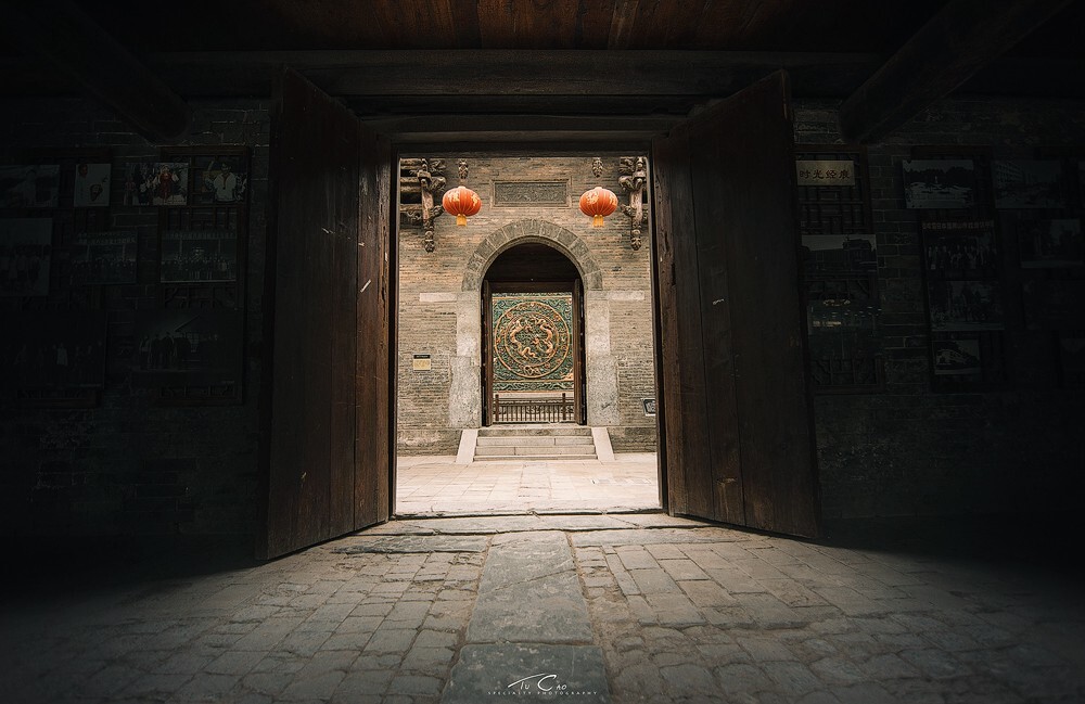 山陕会馆是山西、陕西两省商贾联乡谊、祀神明的处所。集精巧的建筑结构和精湛的雕刻艺术于一身，充分显于了古代汉族劳动人民的智慧与才能，是中国古代汉族宫殿建筑的杰作。