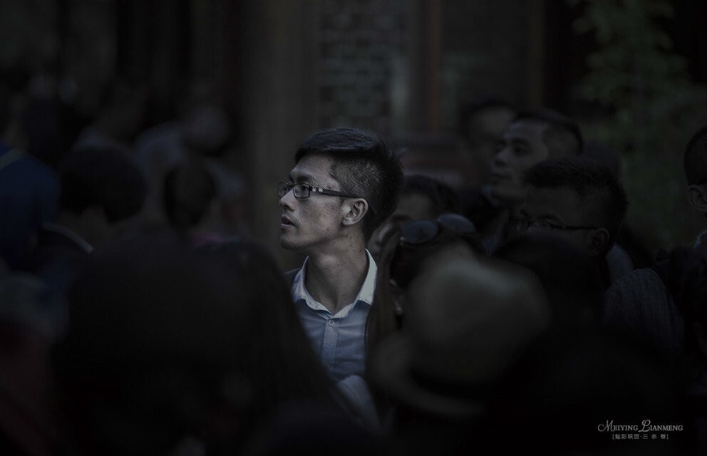 只因为人群中有你……