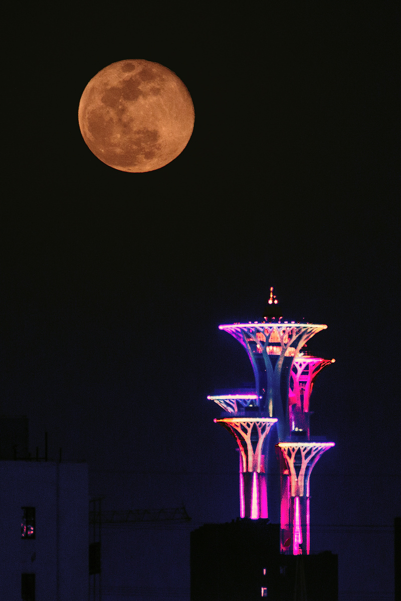 超级大月亮~ - 张原 - 图虫网 - 最好的摄影师都在这