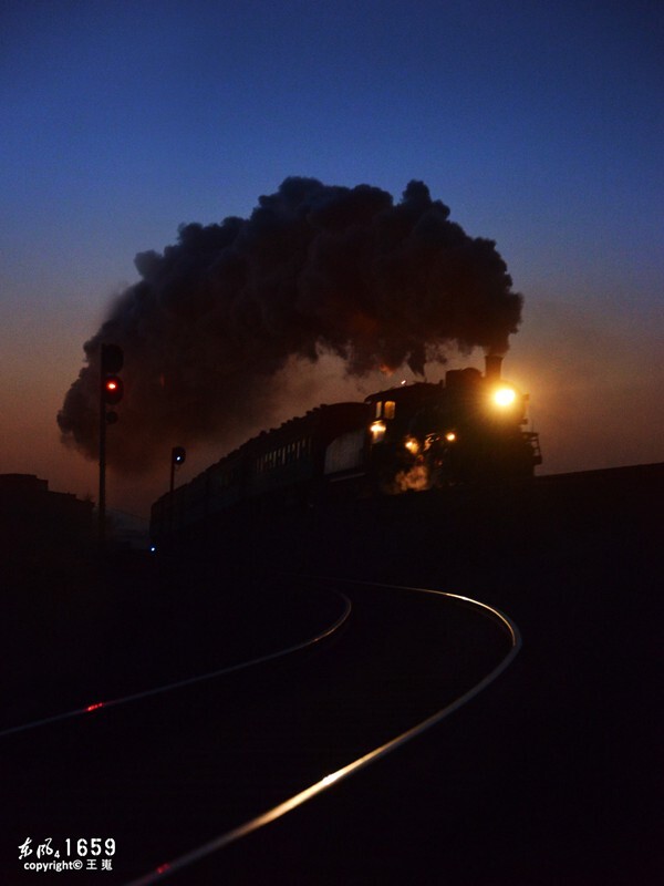 对于我而言，在西北拍摄蒸汽机车的圣地非白银和三道岭莫属~!