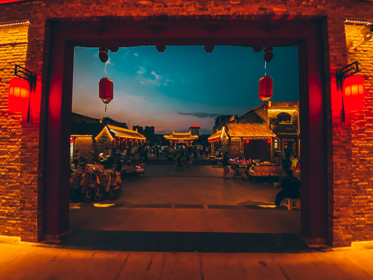 古城夜景仓巷街