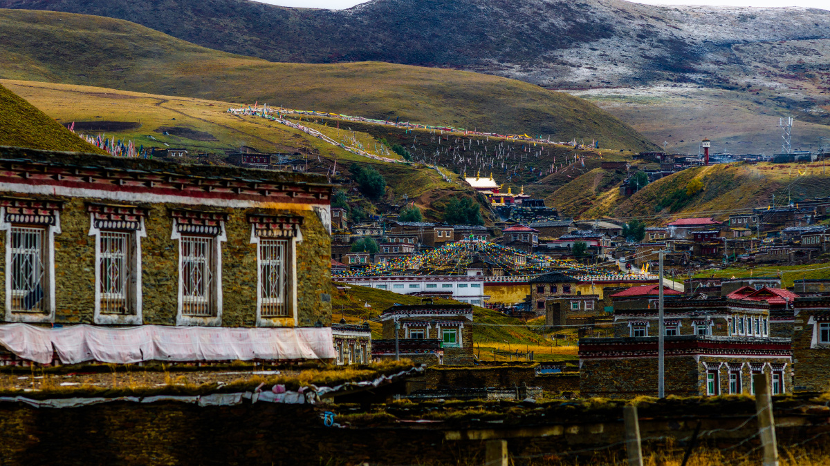 川西八美扎西寺风光