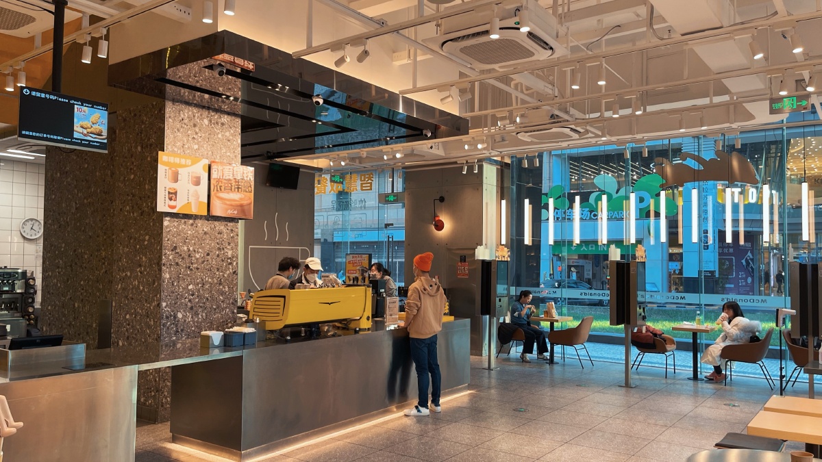 北京王府井澳门中心麦当劳旗舰店室内空间设计