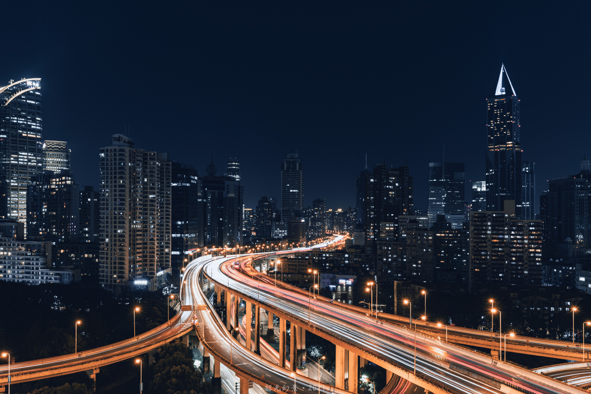 夜幕下的南北高架路