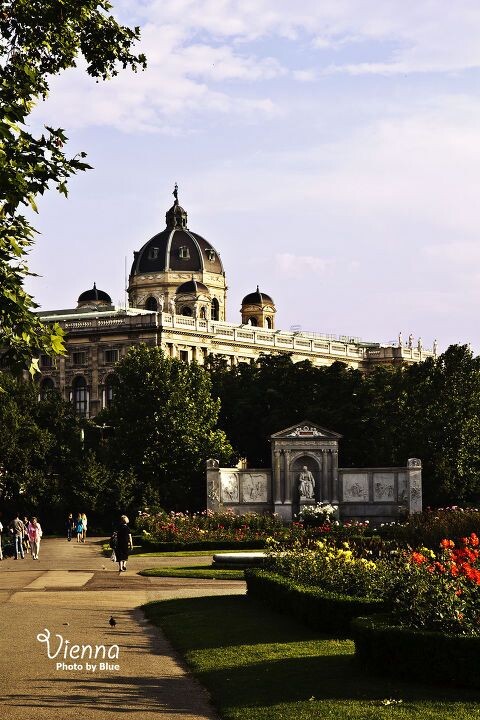 维也纳，奥地利 (Vienna, Austria) - 1<br />
夕阳下的维也纳浪漫而恬静……