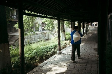 背米袋的哥哥