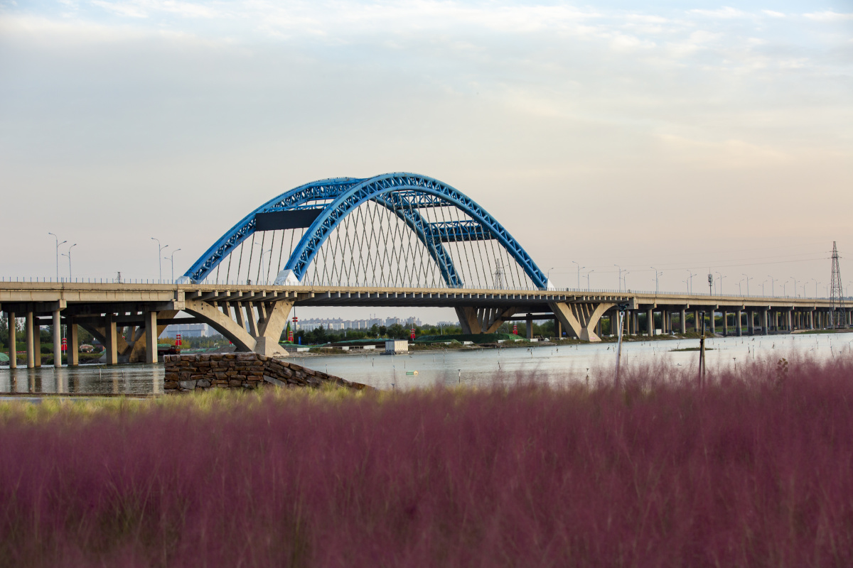 暮色中的滹沱河中华大街桥