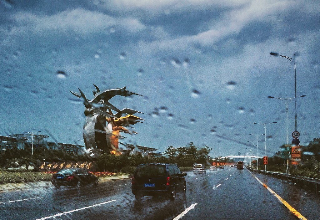 听说下雨天跟加班 更配哦~ (从休完那可怜的年假11号之后 天天 就是 上班 上班 上班 ~~~）
