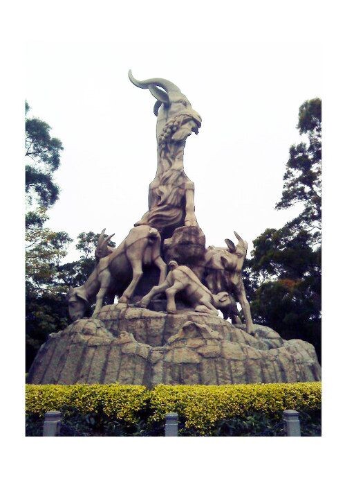 2012.6.27<br />
高三在广州写生时拍的一张图~ 广州的标志 ~ 现在有可能说到广州标志第一感觉就是小蛮腰了吧 ~ （记得当年我只画了3只羊~就去玩了 呵呵~）