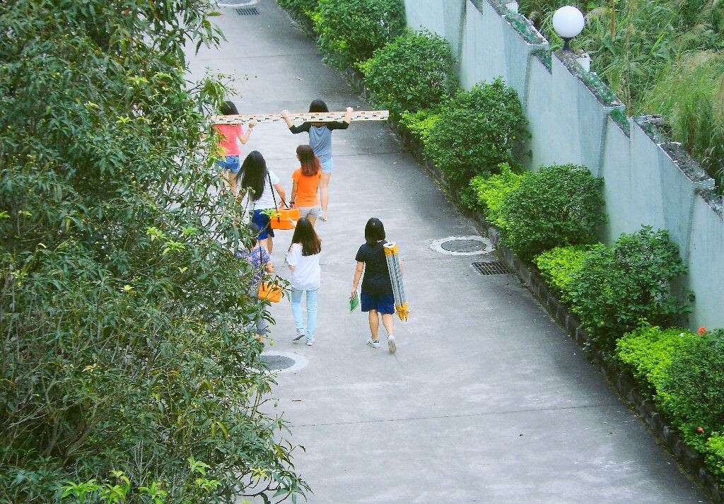 2013.5.21女汉子<br />
找个工科的妹纸多好 安全感 装得了灯泡 修的起水表 扛得起水桶 ...........（以前上过那同学的机子弄得 在自己的电脑上看 艾玛 颜色 不可接受 修了重发 ）~
