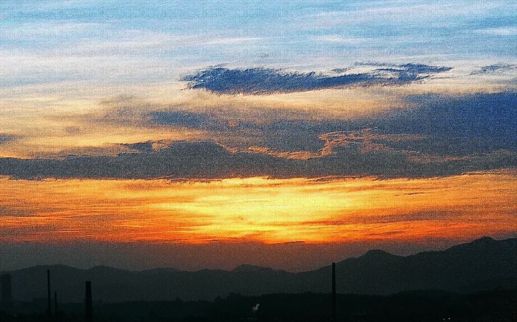 2013.7.6油画夕阳<br />
做了一张 更像油画的 ~ 纯粹实验~